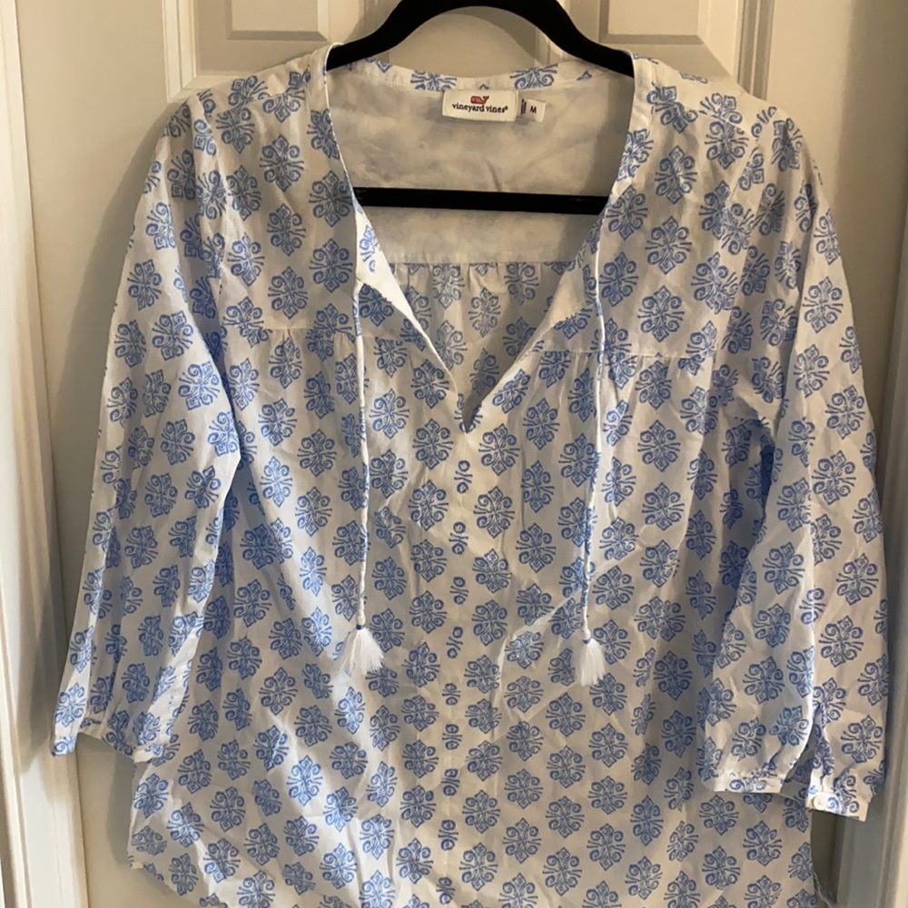 EUC Vineyard Vines Top - M - Medium